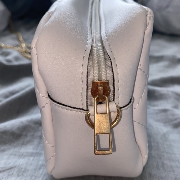 white leather purse with gold chain - Picture 3 of 5